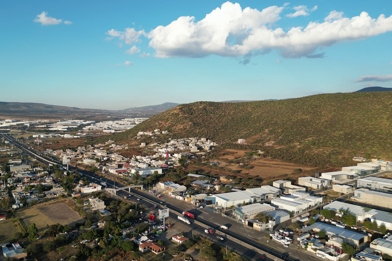 Naves industriales Build to Suit en Querétaro en San Isidro Business Park, sobre Carretera Federal 57 cerca del PIQ